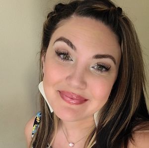 Meet your Posher, Mrs. Amber